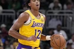 开云下载-洛杉矶举行马拉松比赛，湖人表现胶着