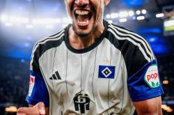 开云体育在线-利兹联队长受伤下场，影响球队稳定性的简单介绍