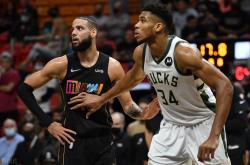 开云体育中国-火箭神奇逆转雄鹿，詹皇尴尬失误敲定结局的简单介绍