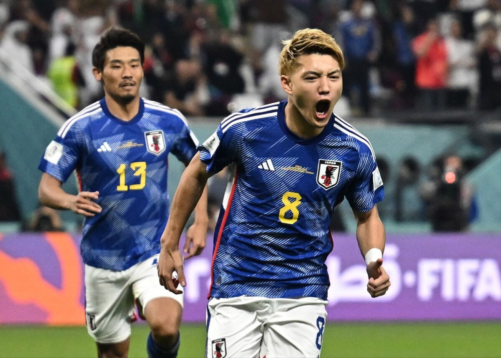 包含日本足球豪强晋级世界杯强殊荣！的词条
