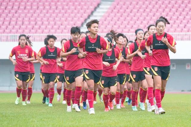 国内女足联赛机构公布最新排名，交战激烈