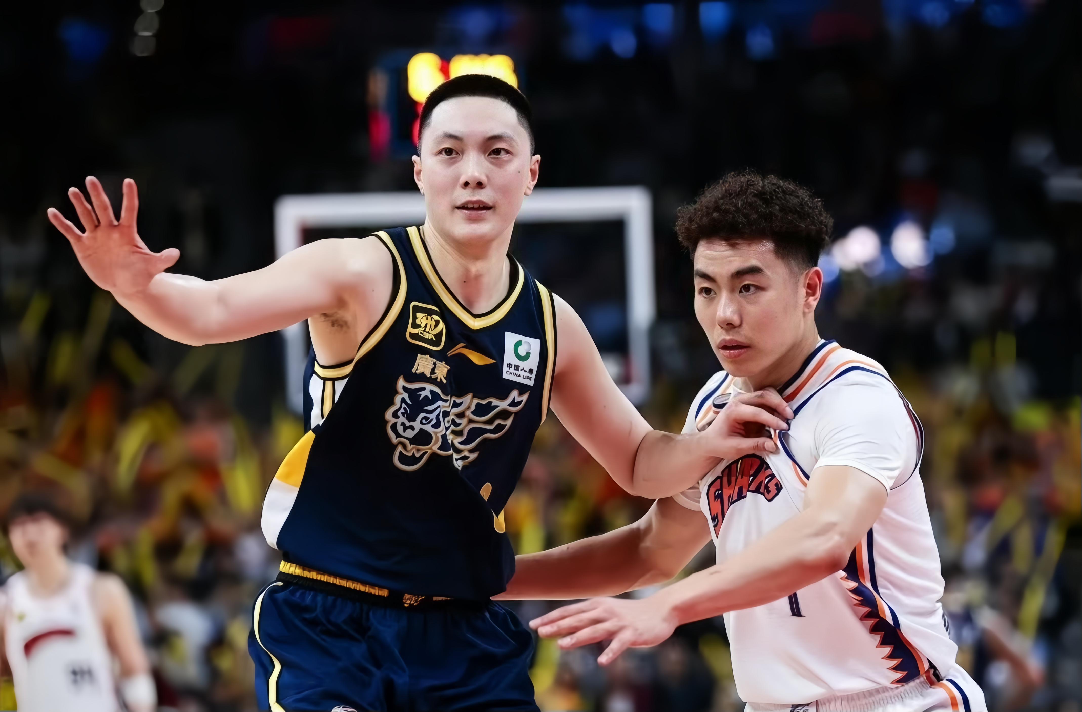 包含广东宏远再胜新疆，保持不败纪录的词条