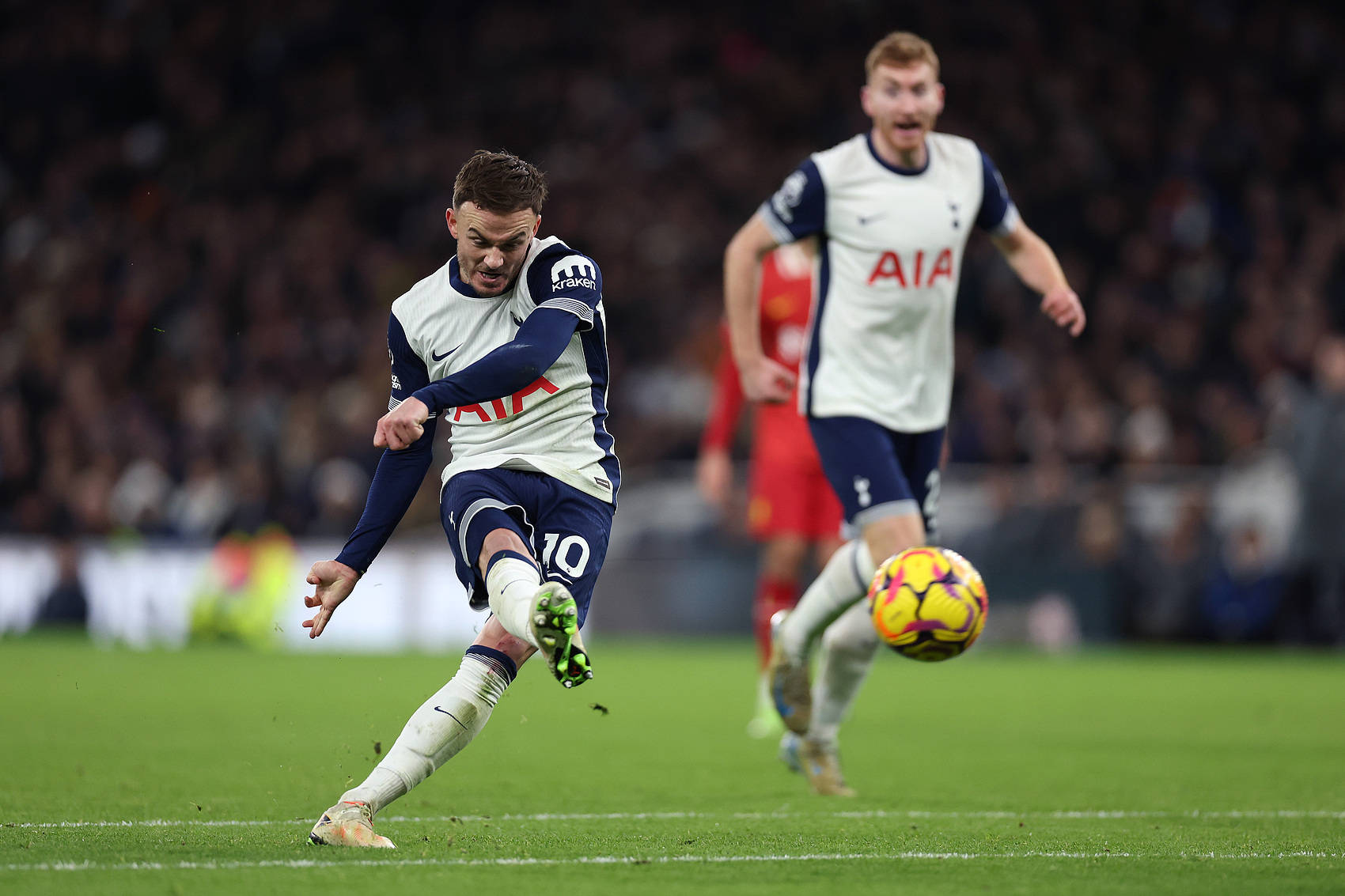 热刺下半场逆转获胜，客场击败富勒姆