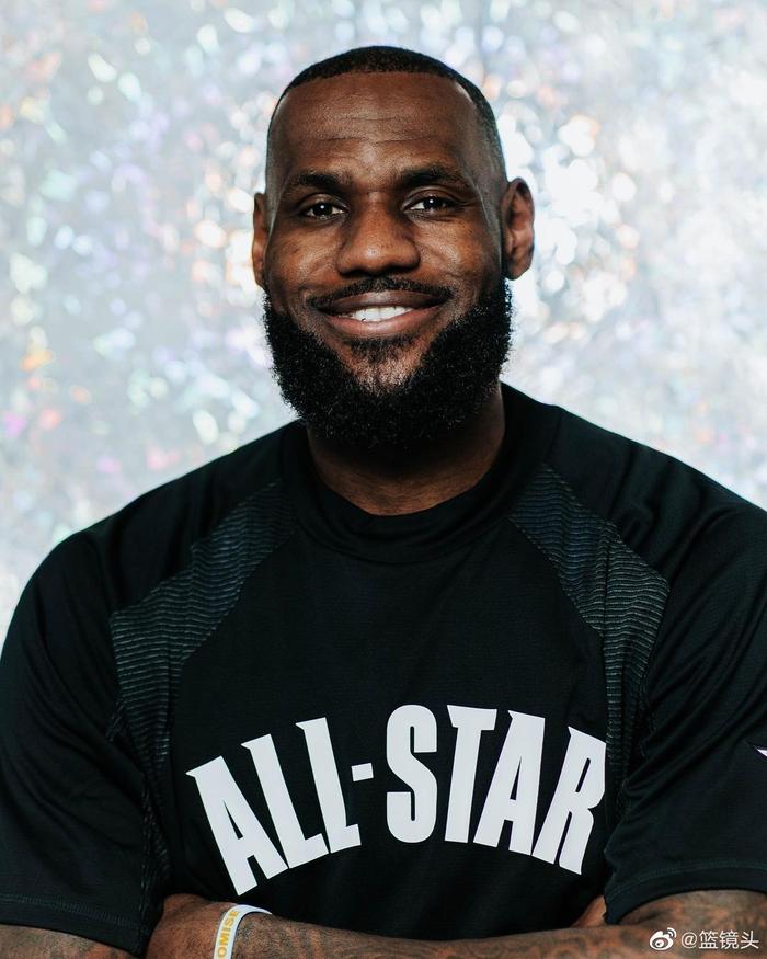 NBA球员在全明星赛中展现飒爽英姿 NBA球员在全明星赛中展现飒爽英姿