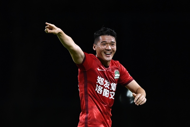 河南建业取得争议胜利,引发热议 河南建业取得争议胜利,引发热议