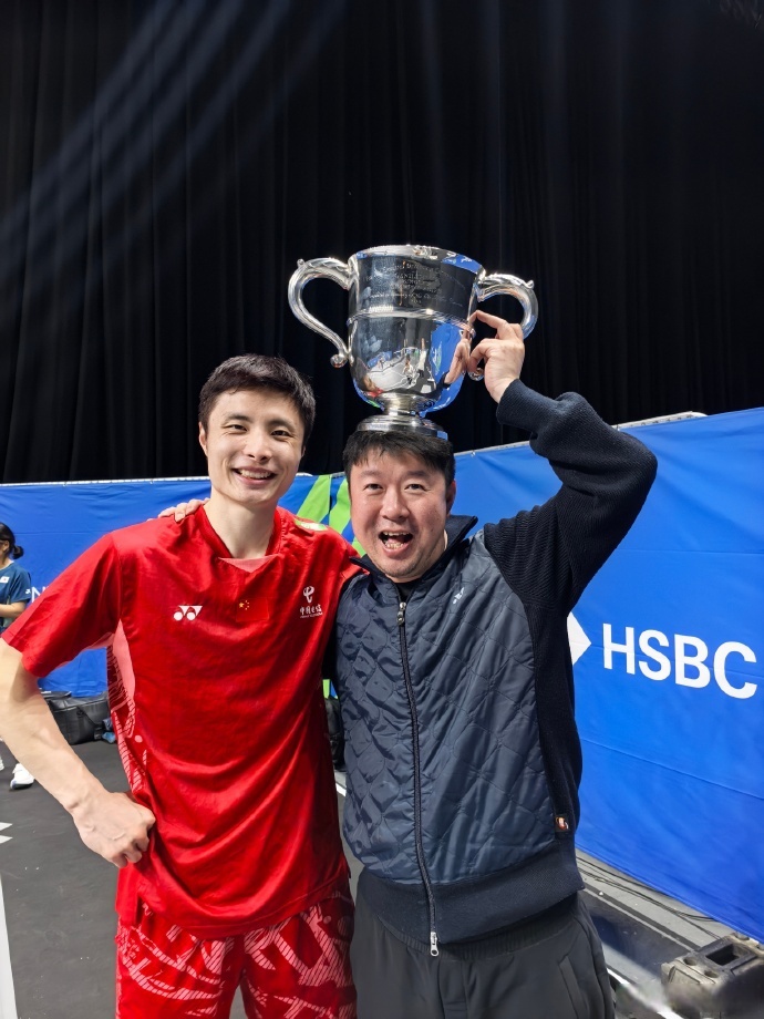 马来西亚羽毛球队险胜日本羽毛球队，阿尔瓦雷斯操刀奇招英雄翻盘峡谷大战八强赛，让粉丝疯狂欢呼的简单介绍