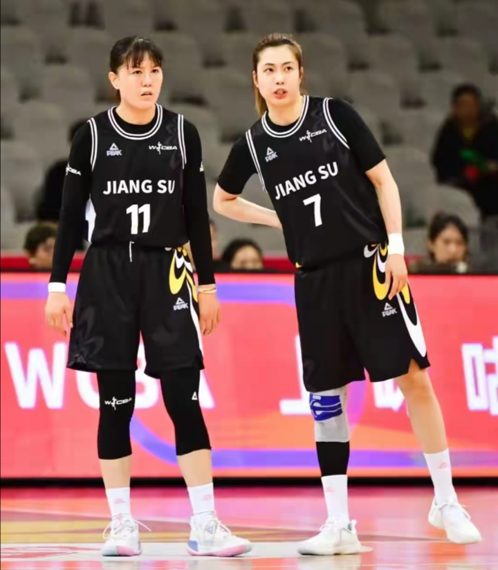 江苏队碾压篮网,杜兰特点燃赛场 江苏队碾压篮网,杜兰特点燃赛场